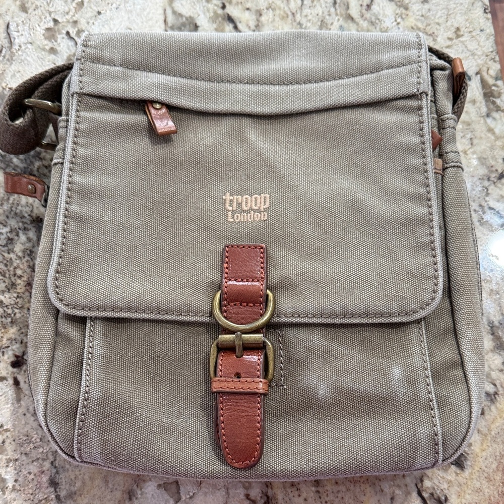 Troop London Men's Tan Canvas Messenger Bag